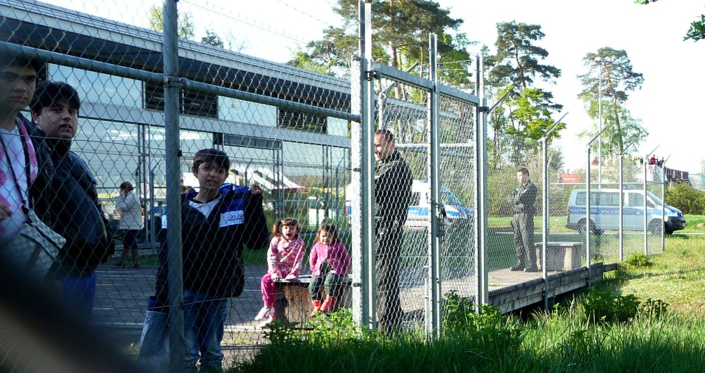 Kinder-Abschiebungen vom Baden-Airpark